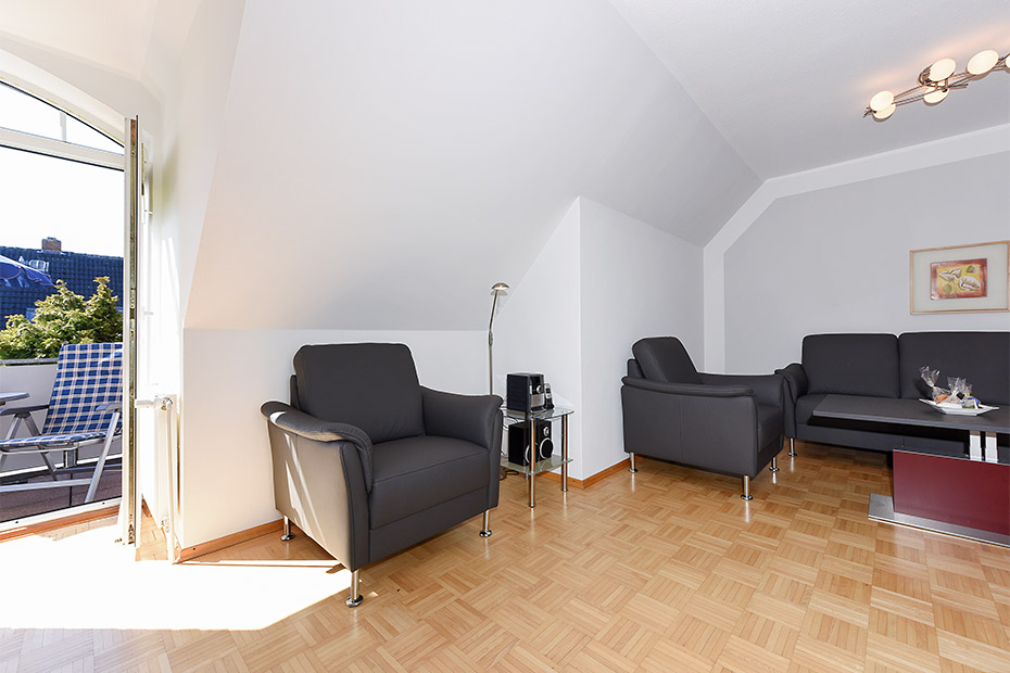 Ferienwohnung „oben links“ - Wohnzimmer mit integriertem Küchenbereich