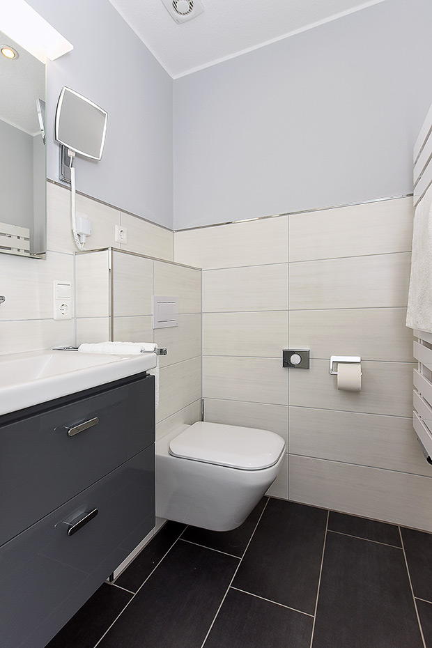 Ferienwohnung „oben mitte“ - Badezimmer