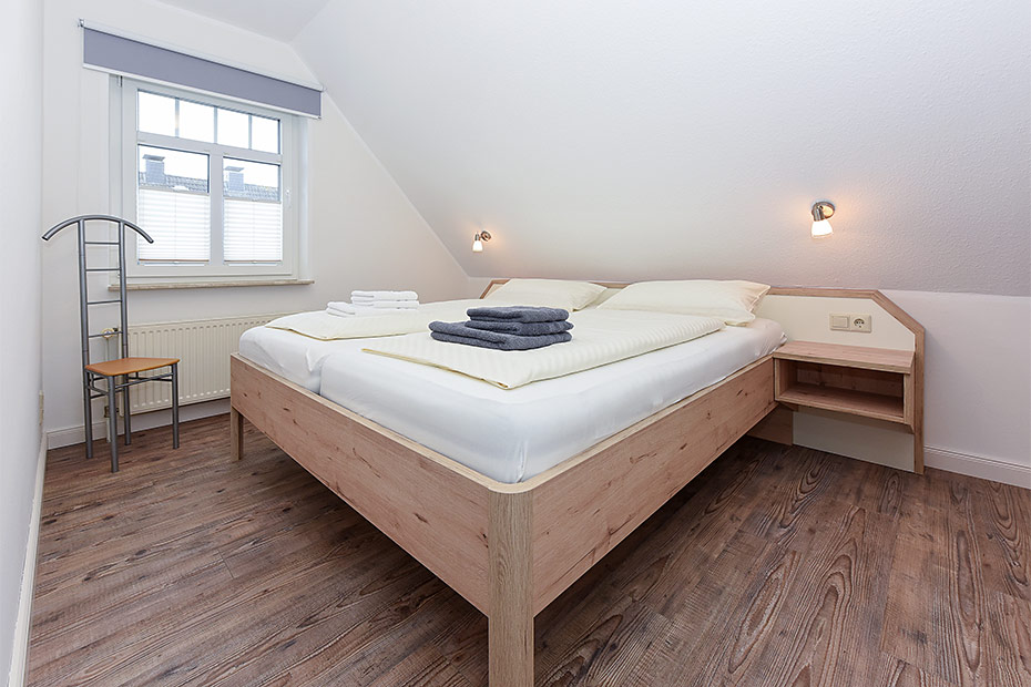 Ferienwohnung „oben mitte“ - Schlafzimmer 1