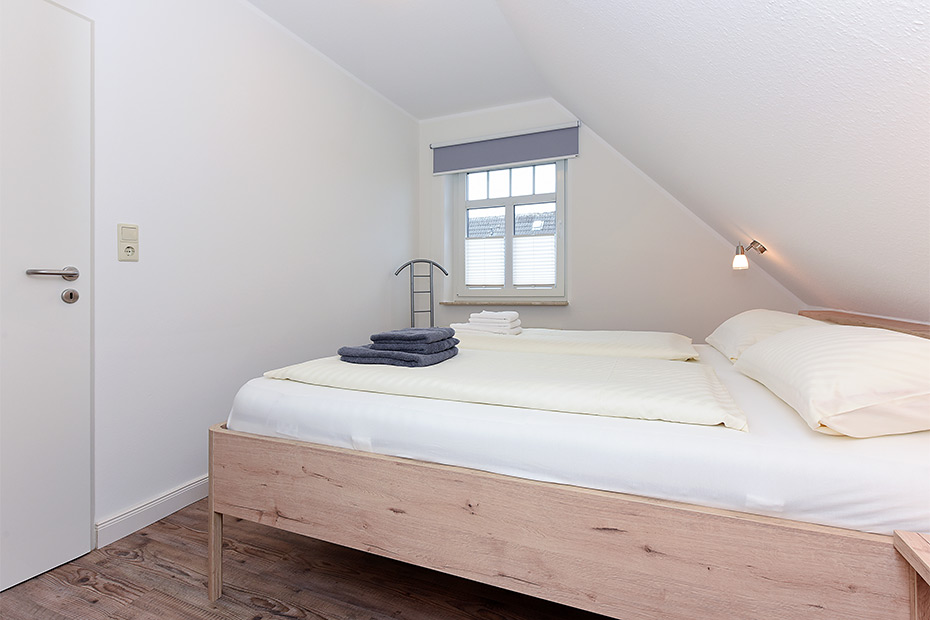 Ferienwohnung „oben mitte“ - Schlafzimmer 1