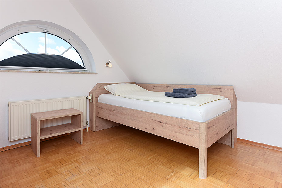 Ferienwohnung „oben mitte“ - Schlafzimmer 2/Kinderzimmer