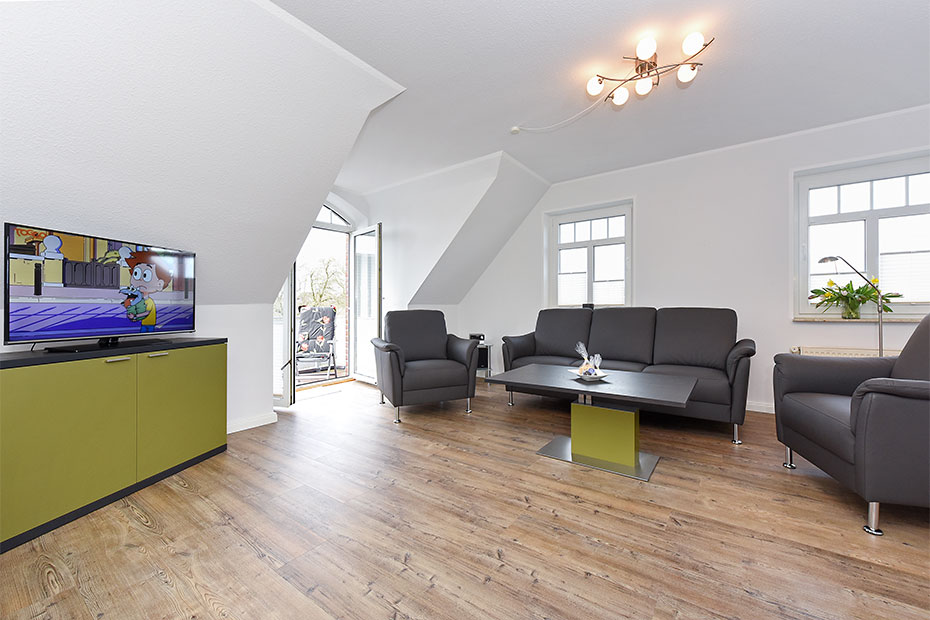 Ferienwohnung „oben rechts“ - Wohnzimmer mit integriertem Küchenbereich