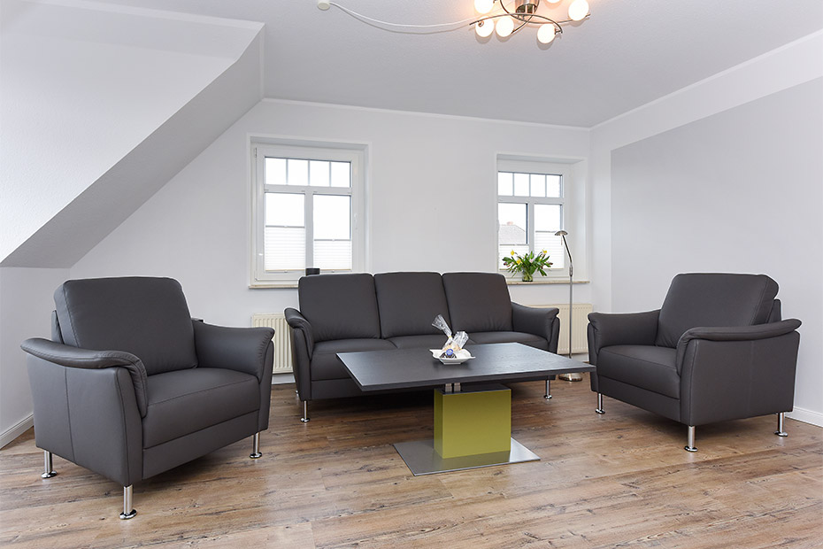 Ferienwohnung „oben rechts“ - Wohnzimmer mit integriertem Küchenbereich