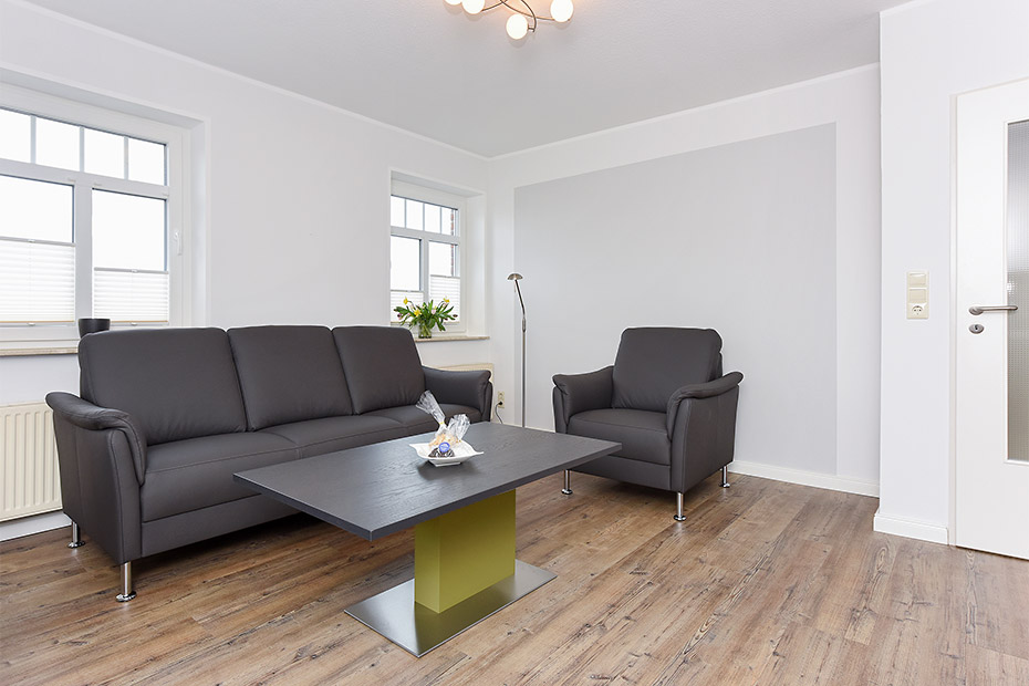 Ferienwohnung „oben rechts“ - Wohnzimmer mit integriertem Küchenbereich