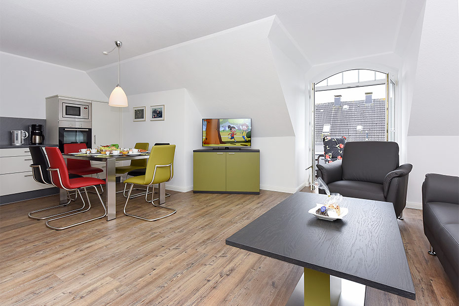 Ferienwohnung „oben rechts“ - Wohnzimmer mit integriertem Küchenbereich