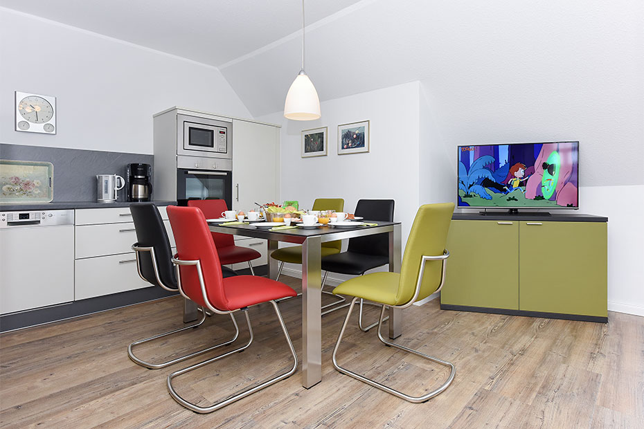 Ferienwohnung „oben rechts“ - Wohnzimmer mit integriertem Küchenbereich