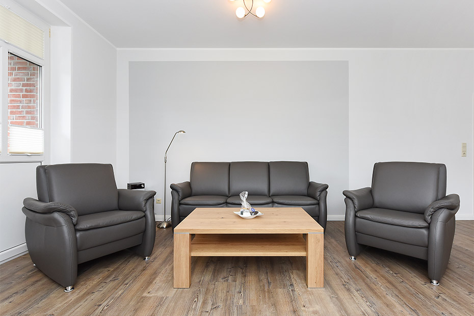 Ferienwohnung „unten links“ - Wohnzimmer mit integriertem Küchenbereich