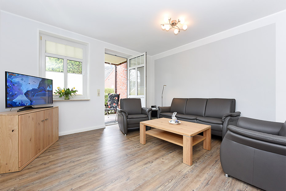 Ferienwohnung „unten links“ - Wohnzimmer mit integriertem Küchenbereich