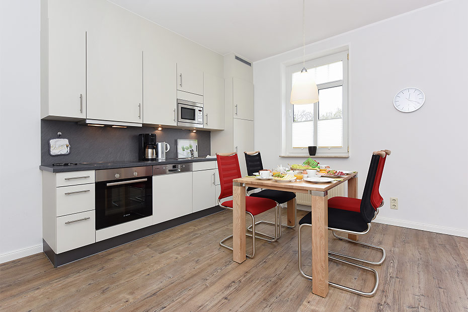 Ferienwohnung „unten links“ - Wohnzimmer mit integriertem Küchenbereich