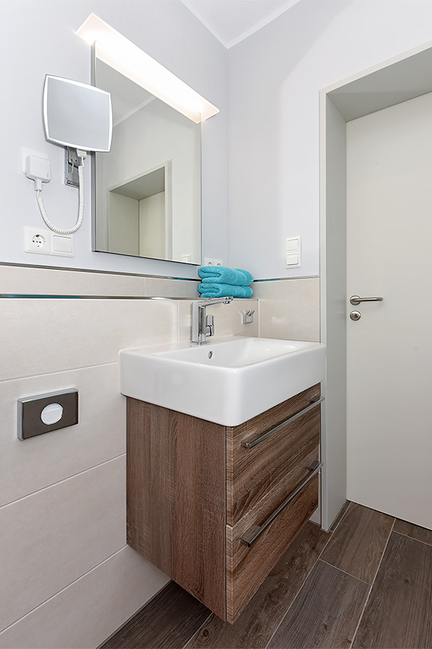 Ferienwohnung „unten mitte“ - Badezimmer