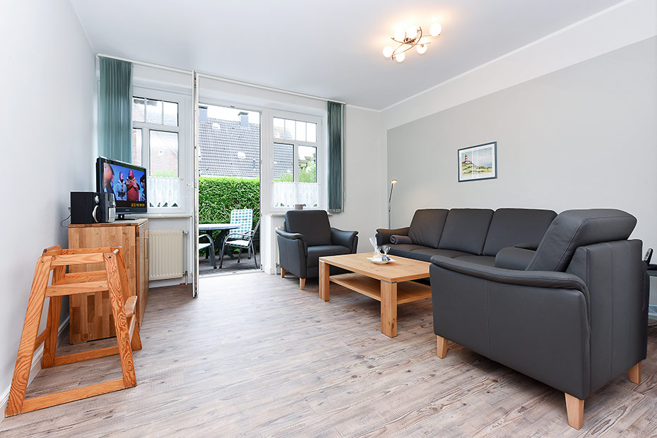 Ferienwohnung „unten mitte“ - Wohnzimmer mit integriertem Küchenbereich