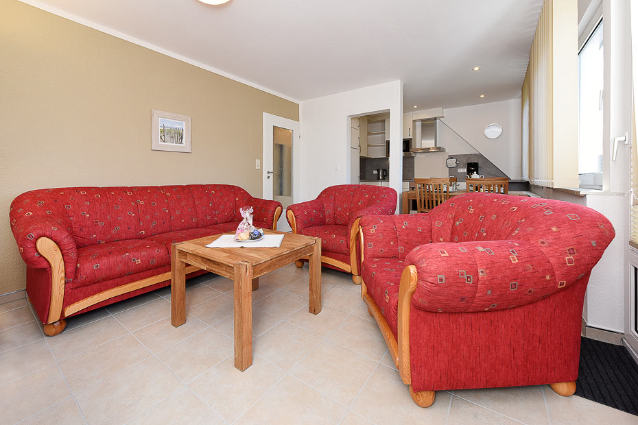 Ferienwohnung „oben links“ - Wohnzimmer mit integriertem Küchenbereich