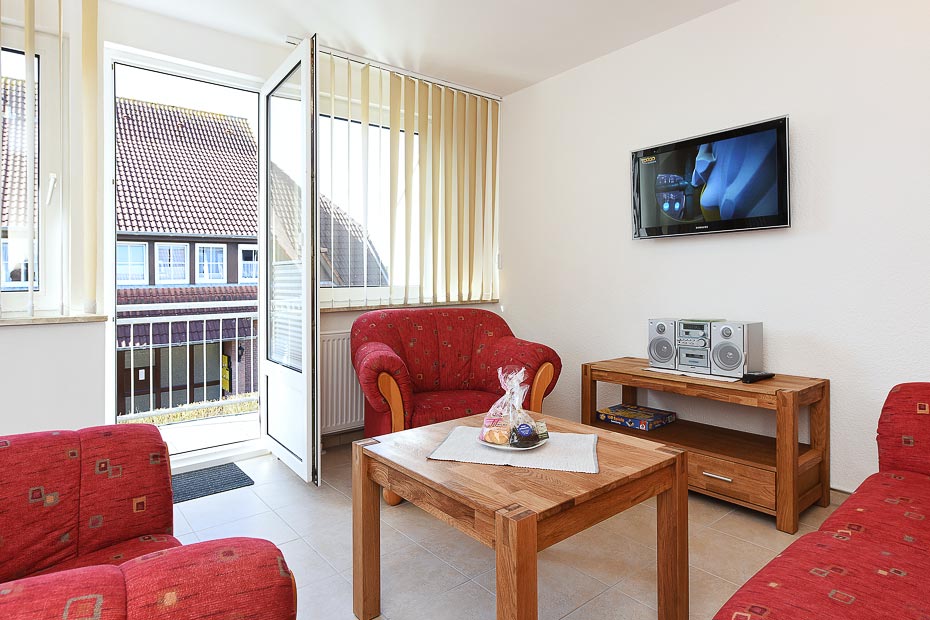 Ferienwohnung „oben links“ - Wohnzimmer mit integriertem Küchenbereich