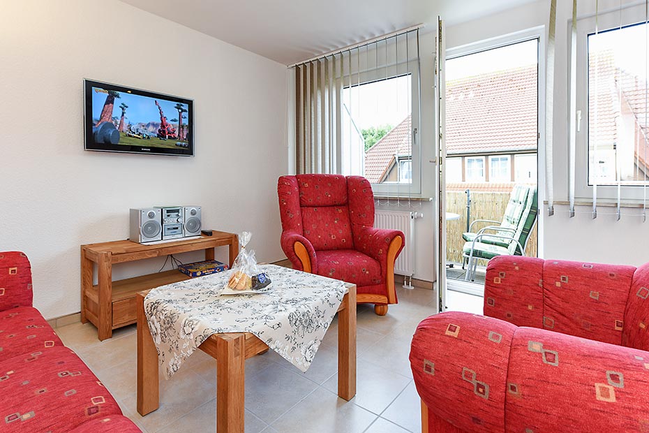 Ferienwohnung „oben rechts“ - Wohnzimmer mit integriertem Küchenbereich