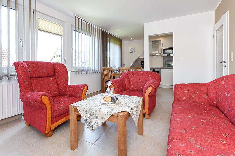 Ferienwohnung „oben rechts“ - Wohnzimmer mit integriertem Küchenbereich