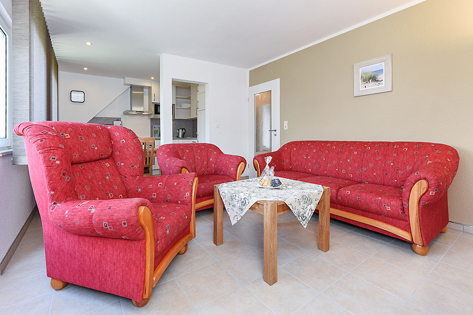 Ferienwohnung „oben rechts“ - Wohnzimmer mit integriertem Küchenbereich