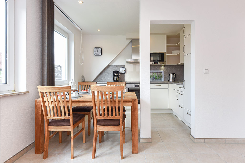 Ferienwohnung „oben rechts“ - Wohnzimmer mit integriertem Küchenbereich