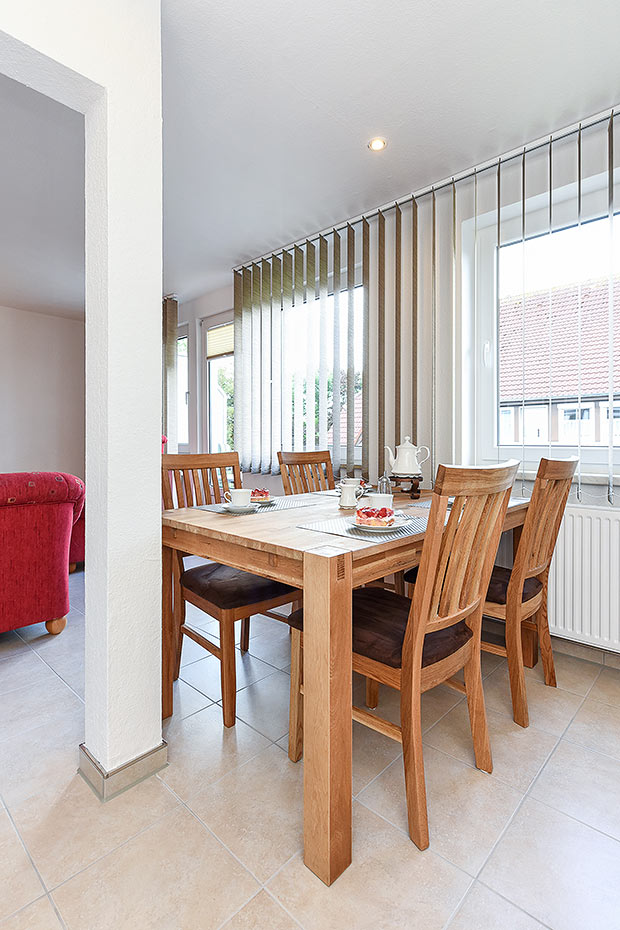 Ferienwohnung „oben rechts“ - Wohnzimmer mit integriertem Küchenbereich