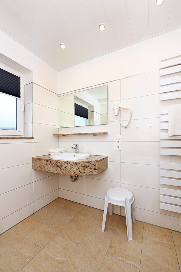 Ferienwohnung „unten links“ - Badezimmer