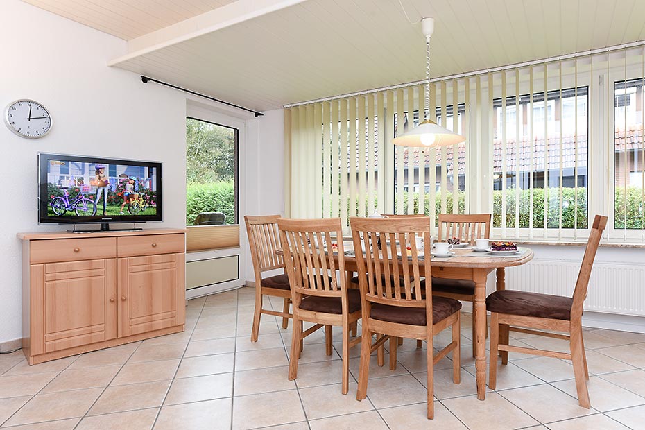 Ferienwohnung „unten links“ - Wohnzimmer mit integriertem Küchenbereich