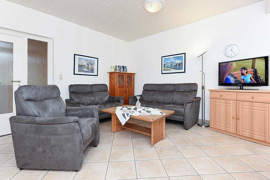 Ferienwohnung „unten links“ - Wohnzimmer mit integriertem Küchenbereich