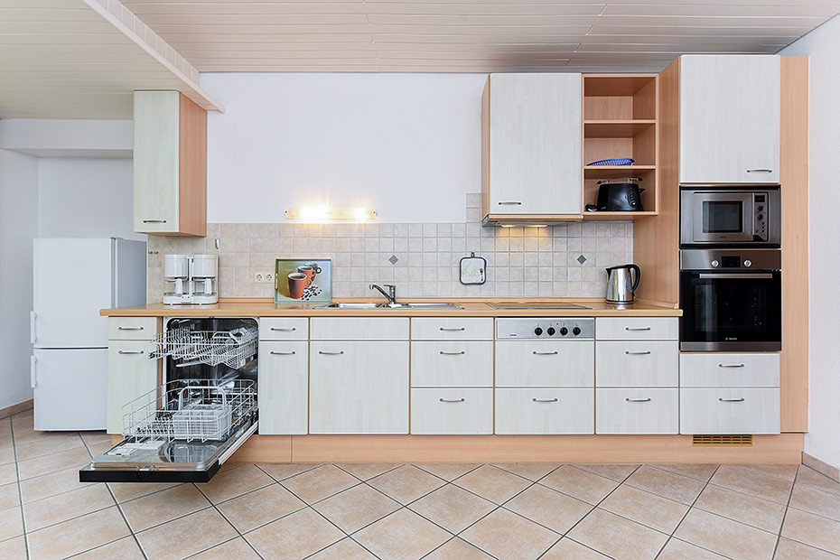 Ferienwohnung „unten links“ - Wohnzimmer mit integriertem Küchenbereich