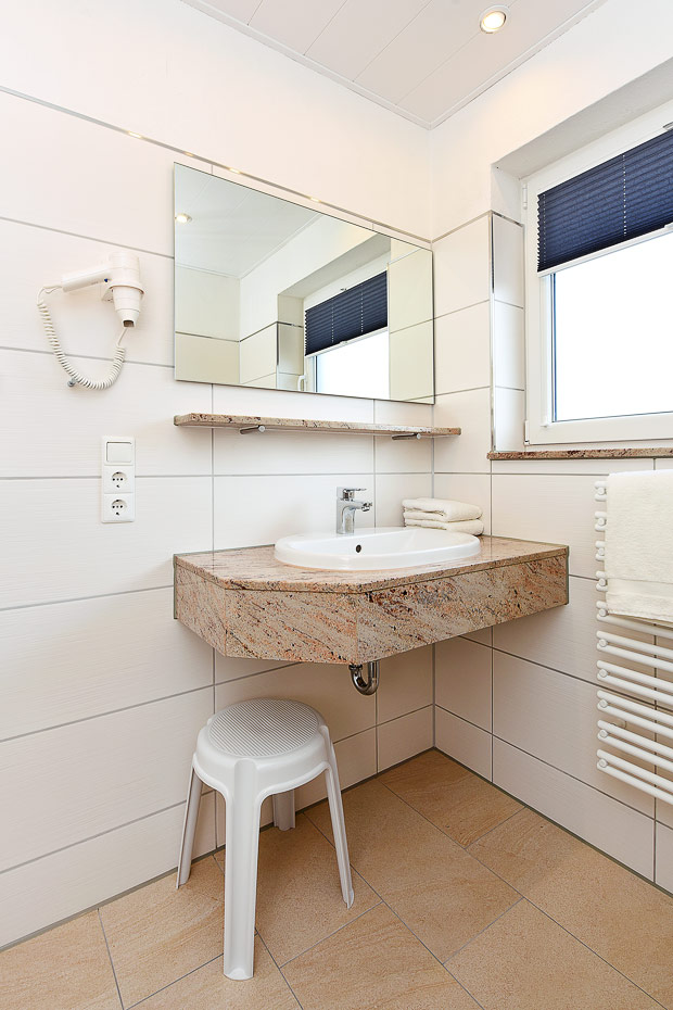 Ferienwohnung „unten rechts“ - Badezimmer