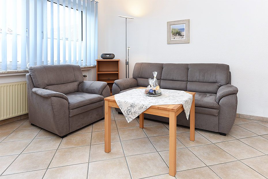 Ferienwohnung „unten rechts“ - Wohnzimmer mit integriertem Küchenbereich