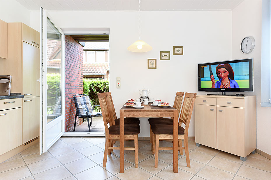 Ferienwohnung „unten rechts“ - Wohnzimmer mit integriertem Küchenbereich