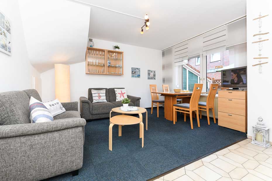 Ferienwohnung „Norderney“ - Wohnzimmer mit integriertem Küchenbereich