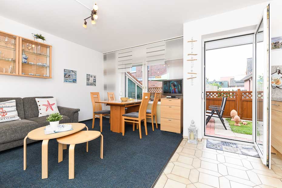 Ferienwohnung „Norderney“ - Wohnzimmer mit integriertem Küchenbereich