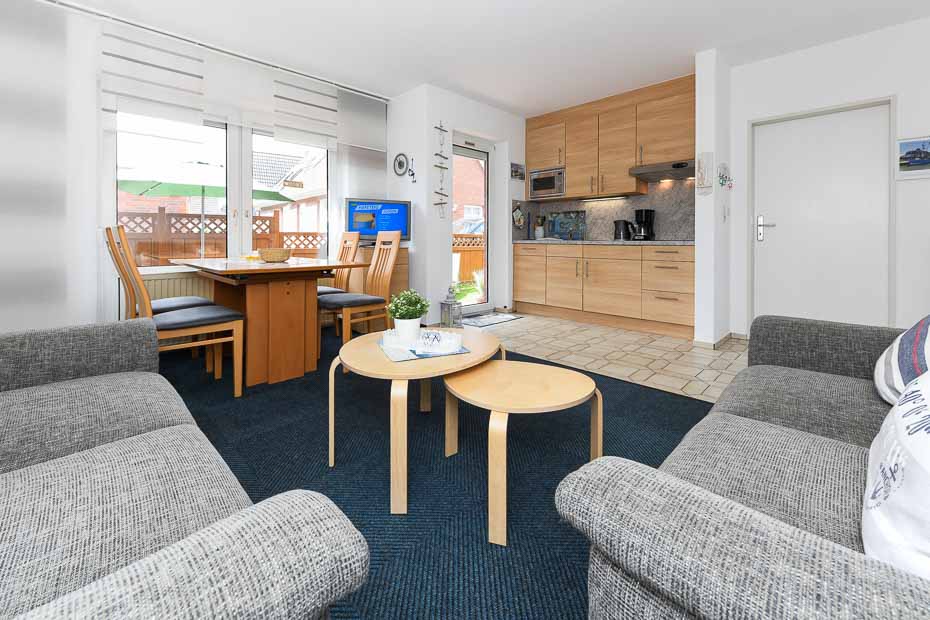 Ferienwohnung „Norderney“ - Wohnzimmer mit integriertem Küchenbereich