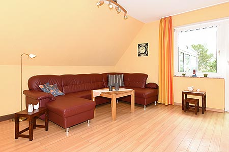 Ferienwohnung „Landblick“ - Wohnzimmer mit integriertem Küchenbereich