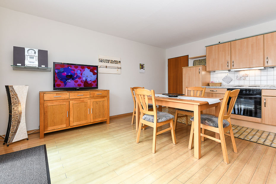 Ferienwohnung „Landblick“ - Wohnzimmer mit integriertem Küchenbereich