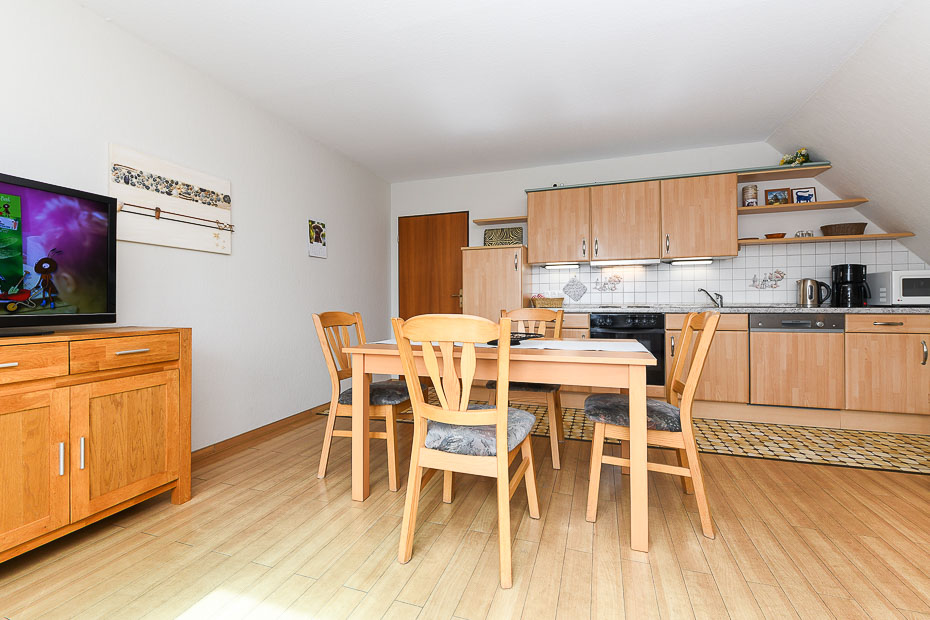 Ferienwohnung „Landblick“ - Wohnzimmer mit integriertem Küchenbereich