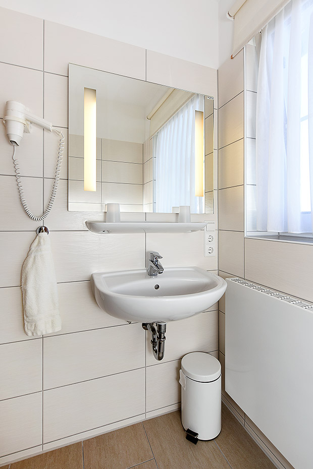 Ferienwohnung 4 - Badezimmer