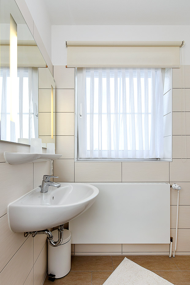 Ferienwohnung 4 - Badezimmer