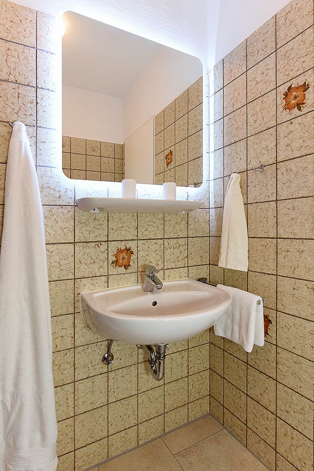 Ferienwohnung 5 - Badezimmer