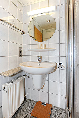 Ferienhaus „Andrea“ - Badezimmer 1