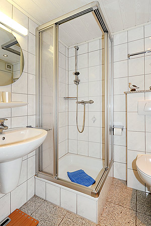 Ferienhaus „Andrea“ - Badezimmer 1