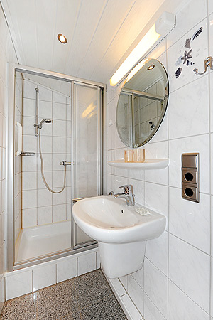 Ferienhaus „Andrea“ - Badezimmer 2