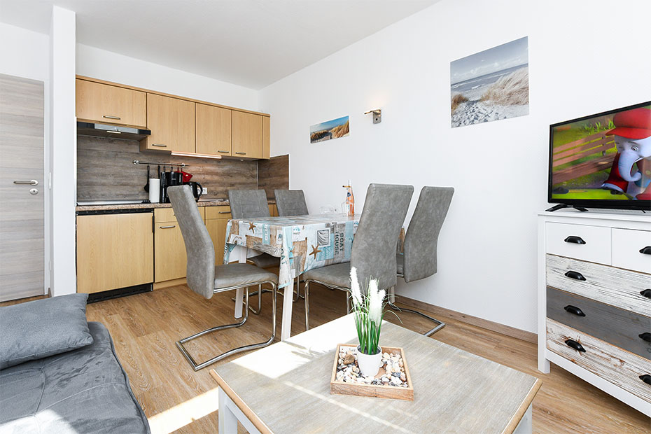 Ferienwohnung „Knurrhahn“ - Wohnraum mit integrierter Küche