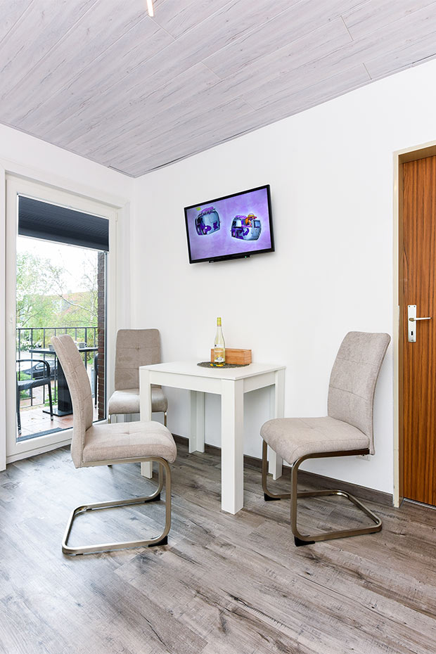 Ferienwohnung „Krabbe“ - Wohnraum mit integrierter Küche