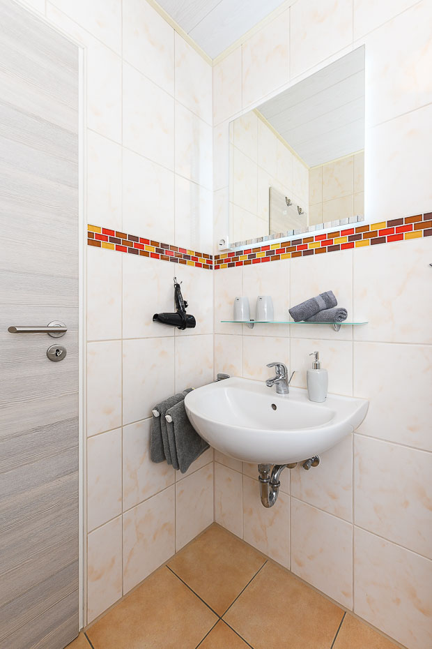 Ferienwohnung „Wattwurm“ - Badezimmer