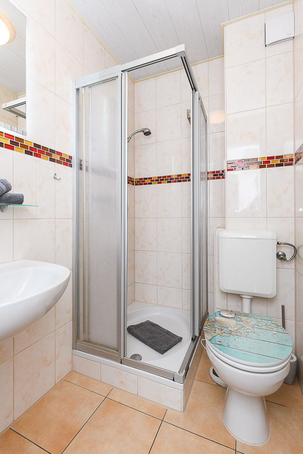 Ferienwohnung „Wattwurm“ - Badezimmer