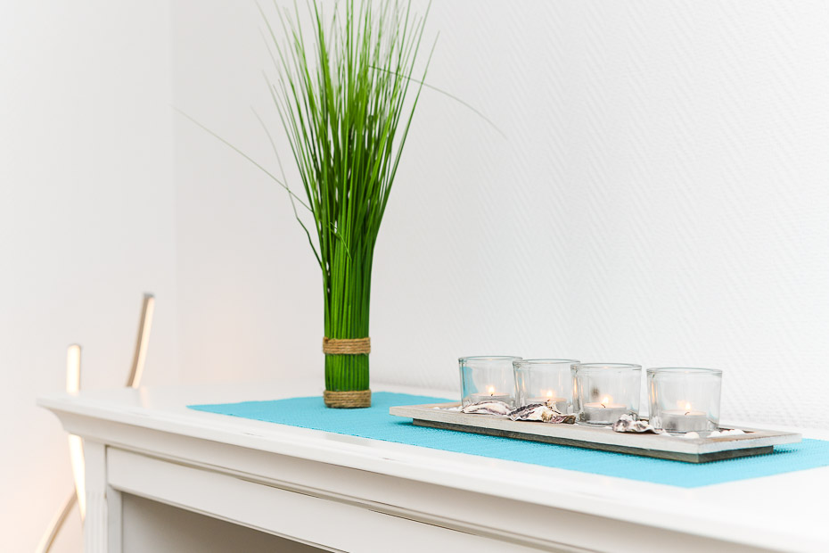 Ferienwohnung „Wattwurm“ - Wohnzimmer mit integriertem Küchenbereich