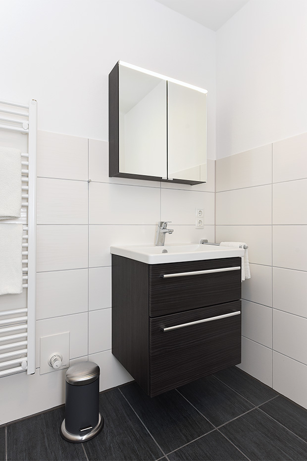 Ferienhaus „Deichgraf 1“ - Badezimmer im Erdgeschoss