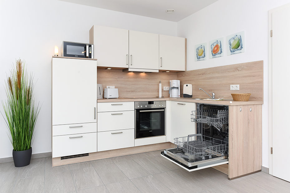 Ferienhaus „Deichgraf 1“ - Wohnzimmer mit integriertem Küchenbereich