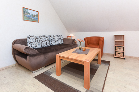 Ferienwohnung „Ebbe“ - Wohnzimmer mit integriertem Küchenbereich
