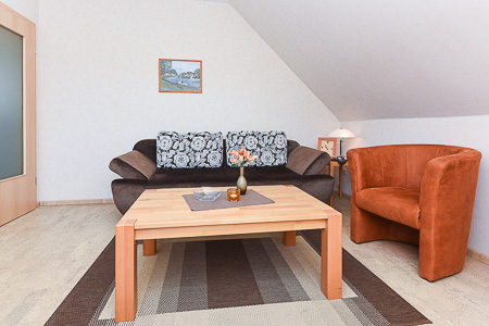 Ferienwohnung „Ebbe“ - Wohnzimmer mit integriertem Küchenbereich